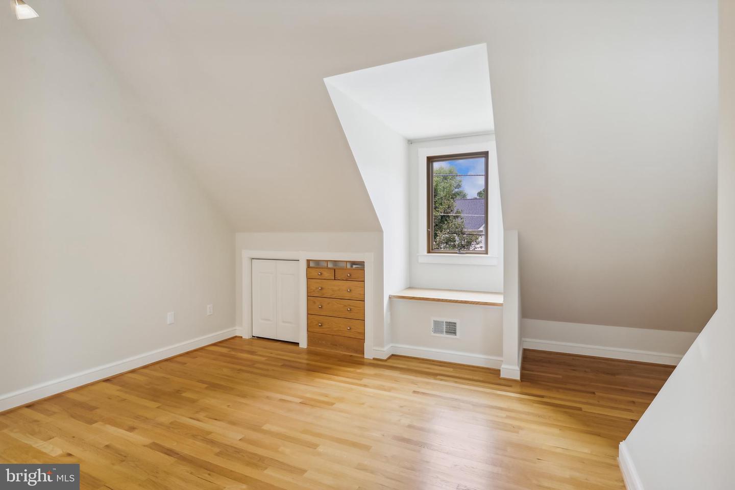 101 Charles St Property Photo 24