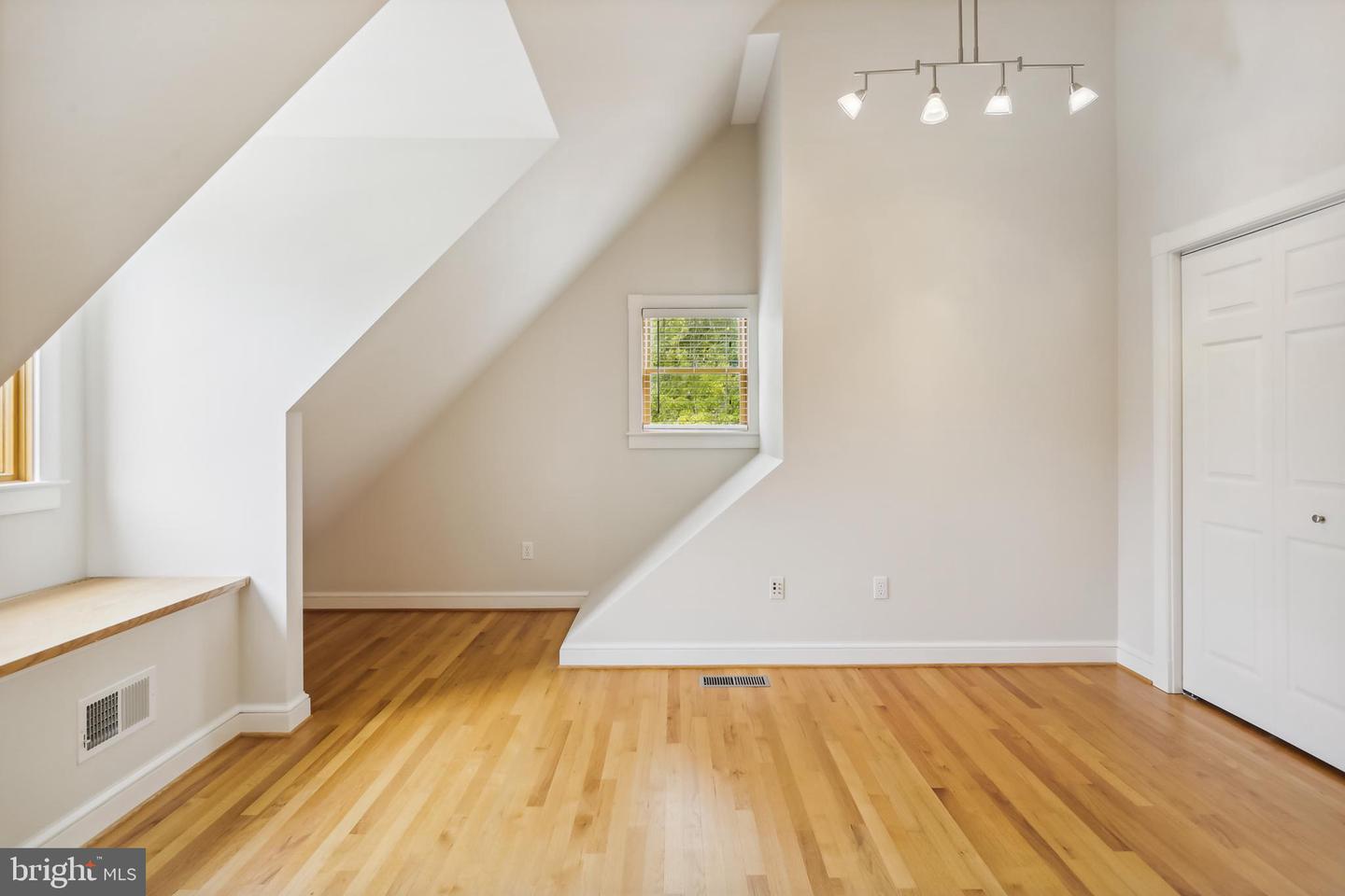 101 Charles St Property Photo 26