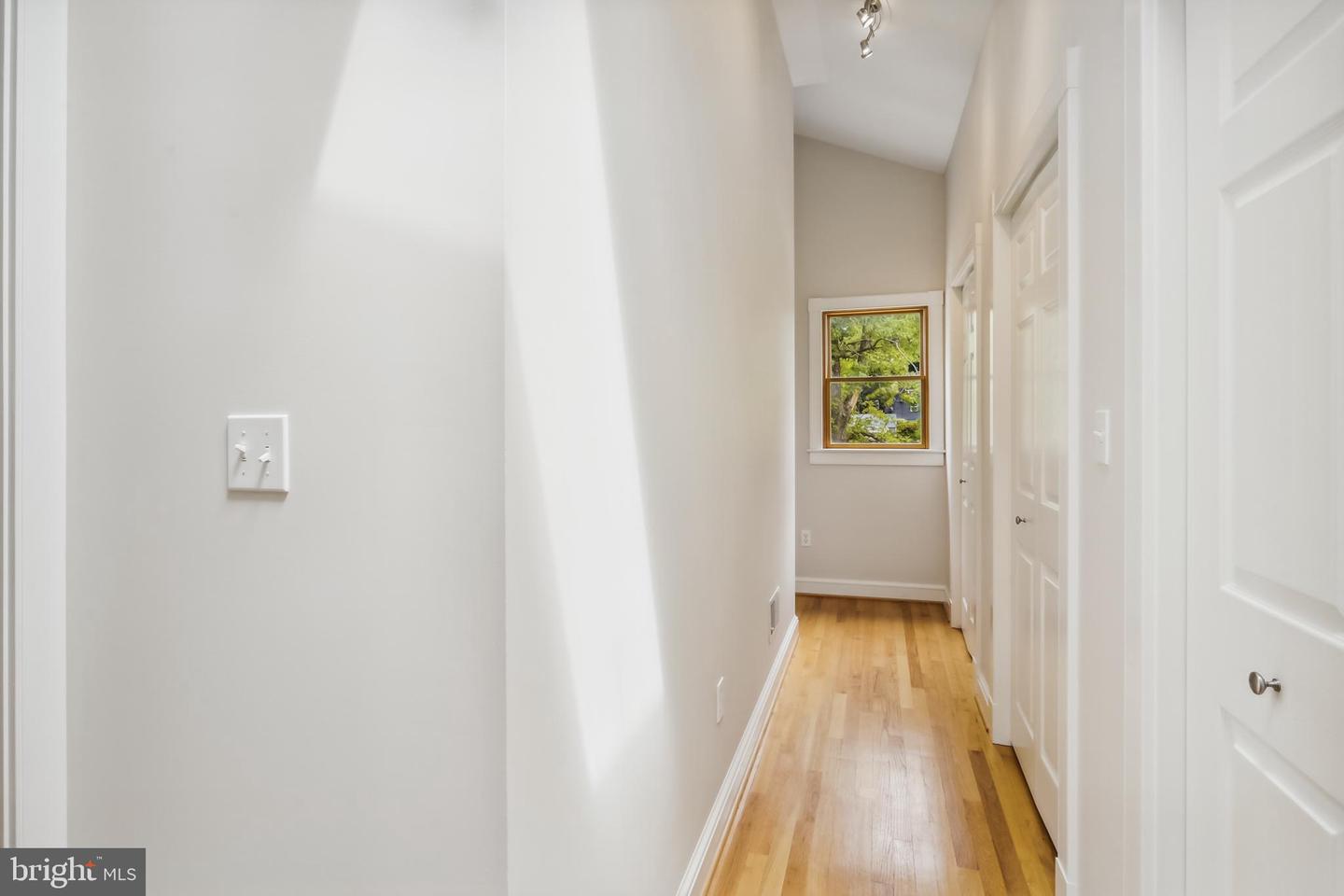 101 Charles St Property Photo 28