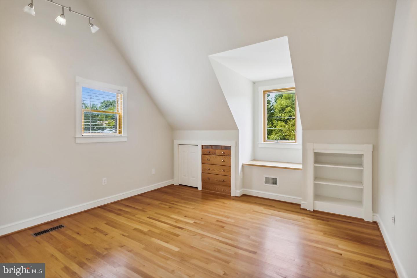 101 Charles St Property Photo 32