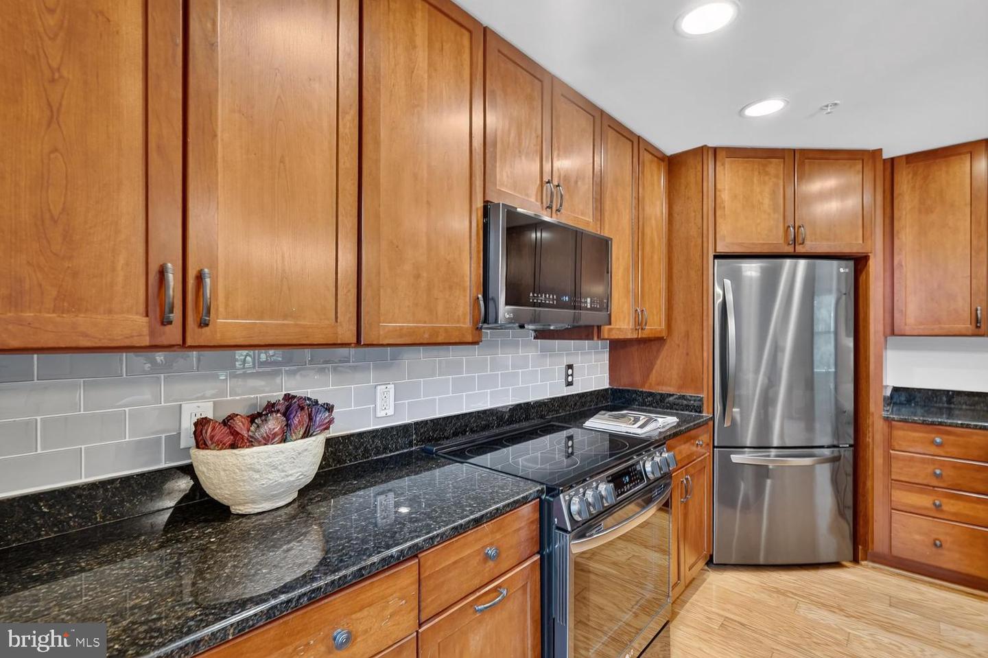 9610 Dewitt #ph102 Property Photo 6