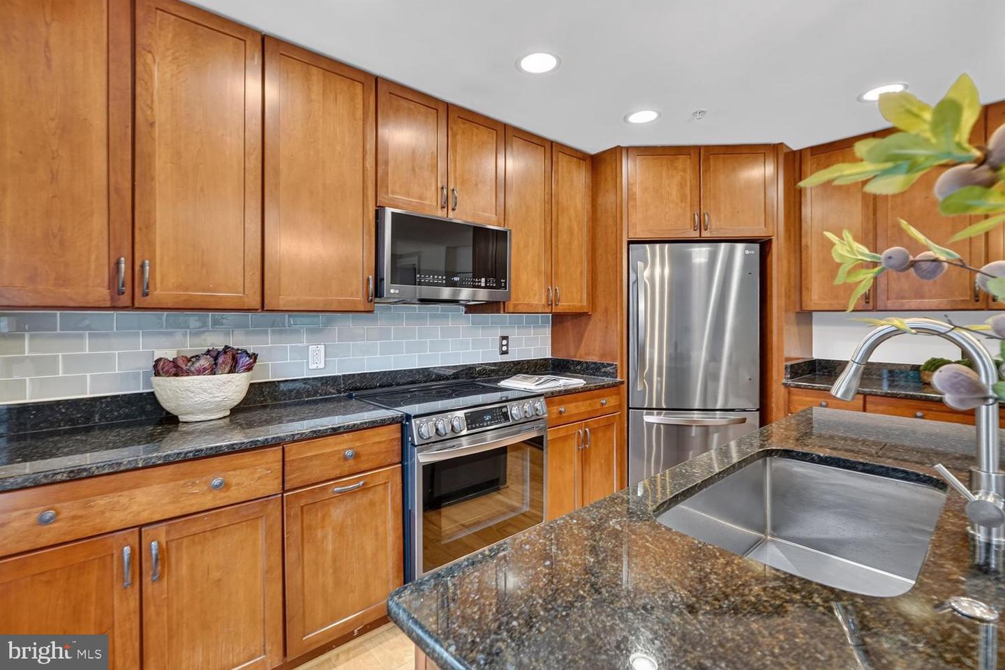9610 Dewitt #ph102 Property Photo 7