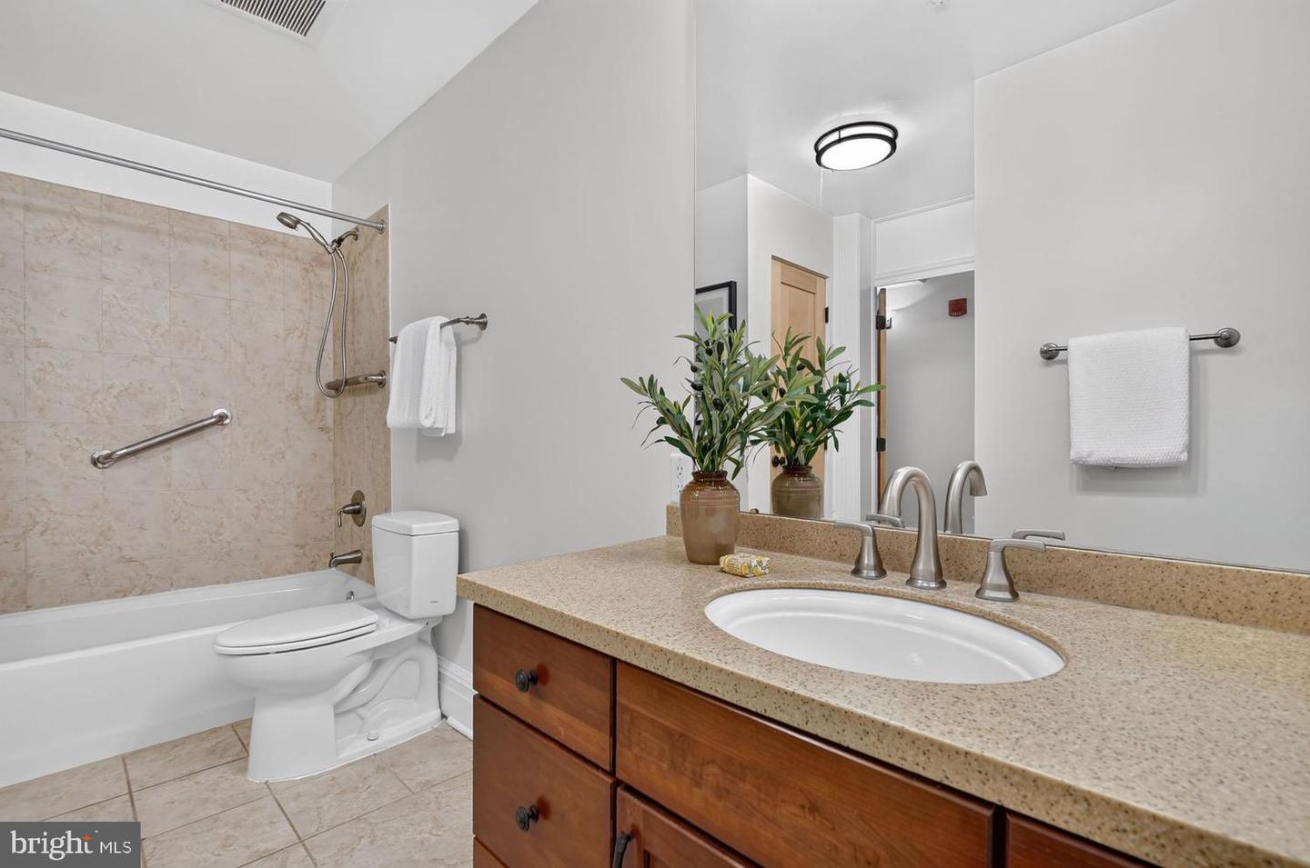 9610 Dewitt #ph102 Property Photo 23