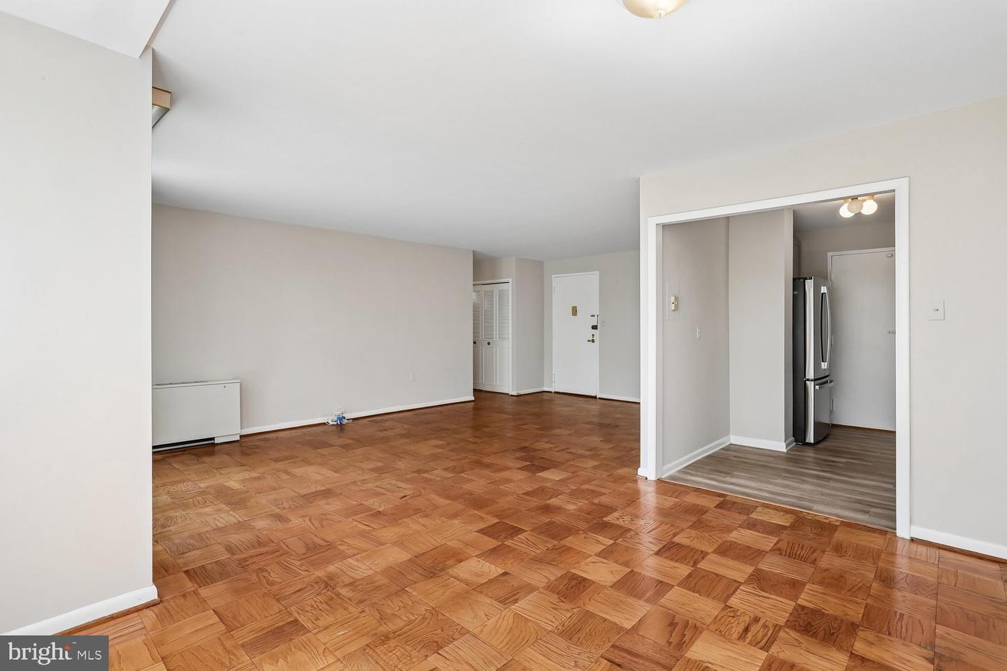 10401 Grosvenor Pl #511 Property Photo 10