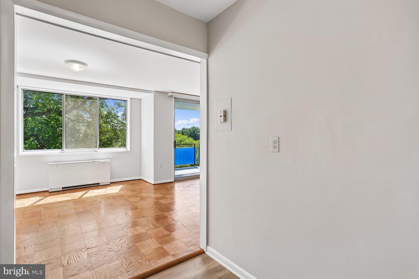10401 Grosvenor Pl #511 Property Photo 12
