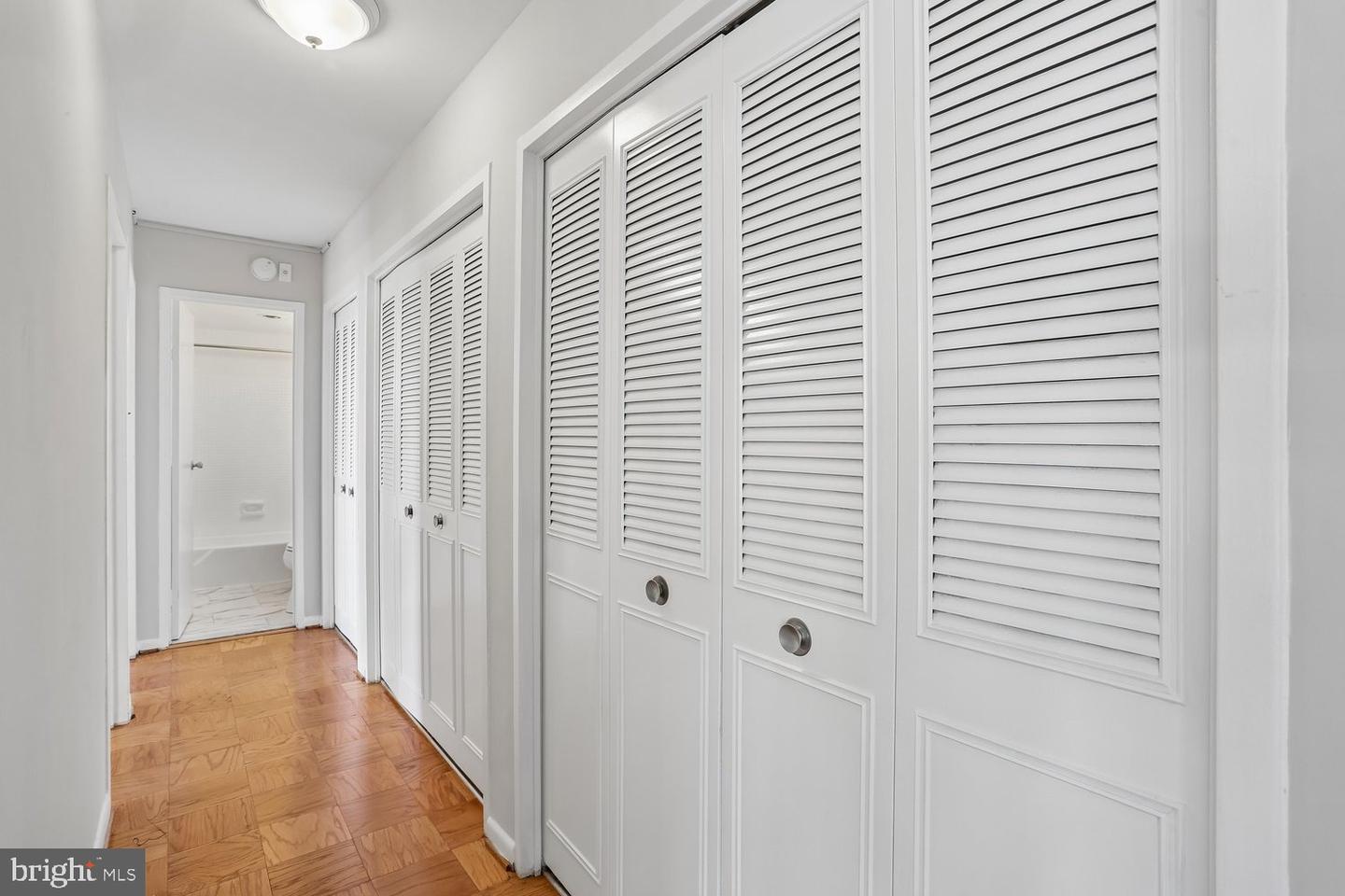 10401 Grosvenor Pl #511 Property Photo 16