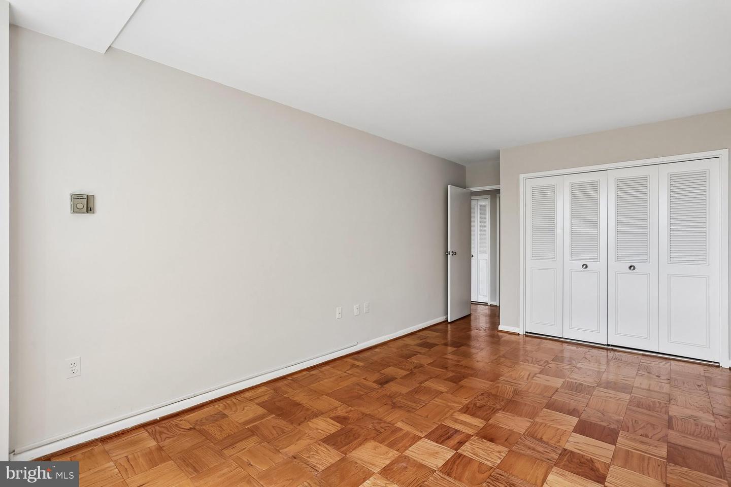 10401 Grosvenor Pl #511 Property Photo 18