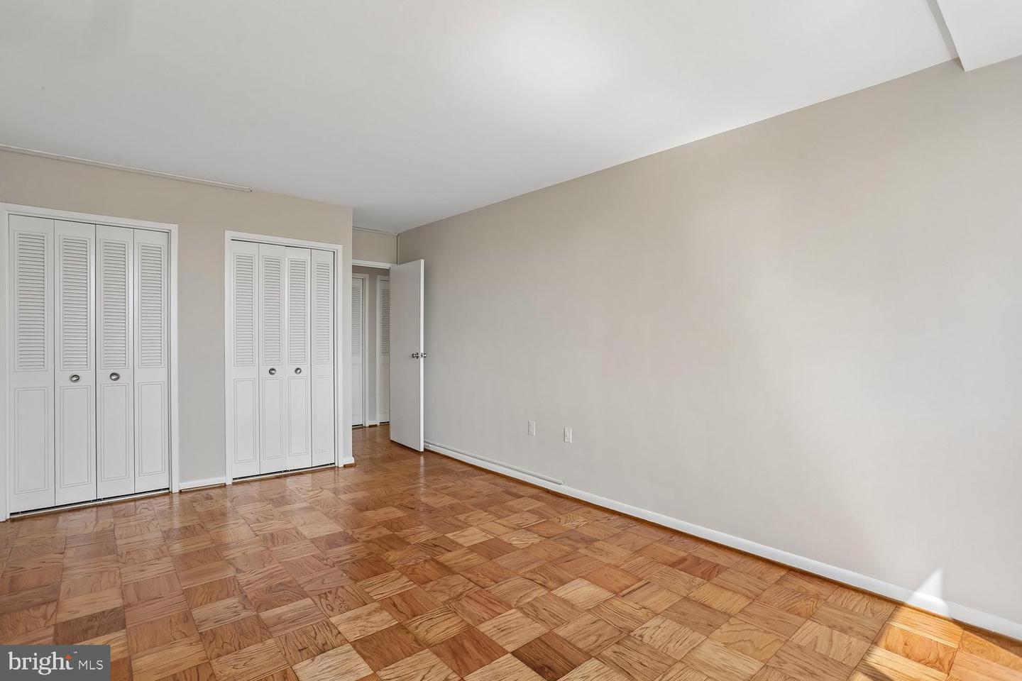 10401 Grosvenor Pl #511 Property Photo 21