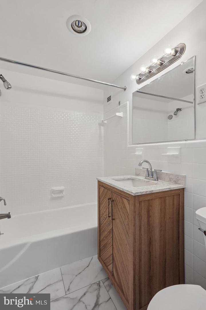 10401 Grosvenor Pl #511 Property Photo 23