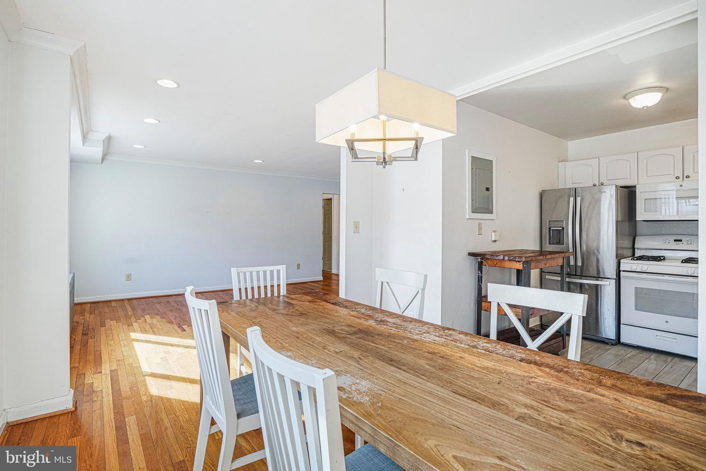 95 E WAYNE AVE #209 Property Photo 1