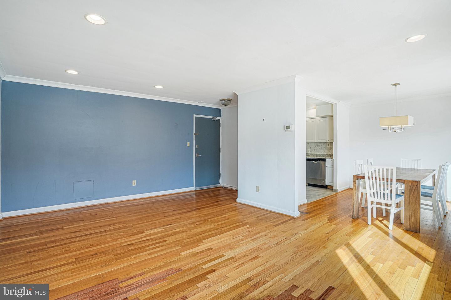 95 E Wayne Ave #209 Property Photo 3