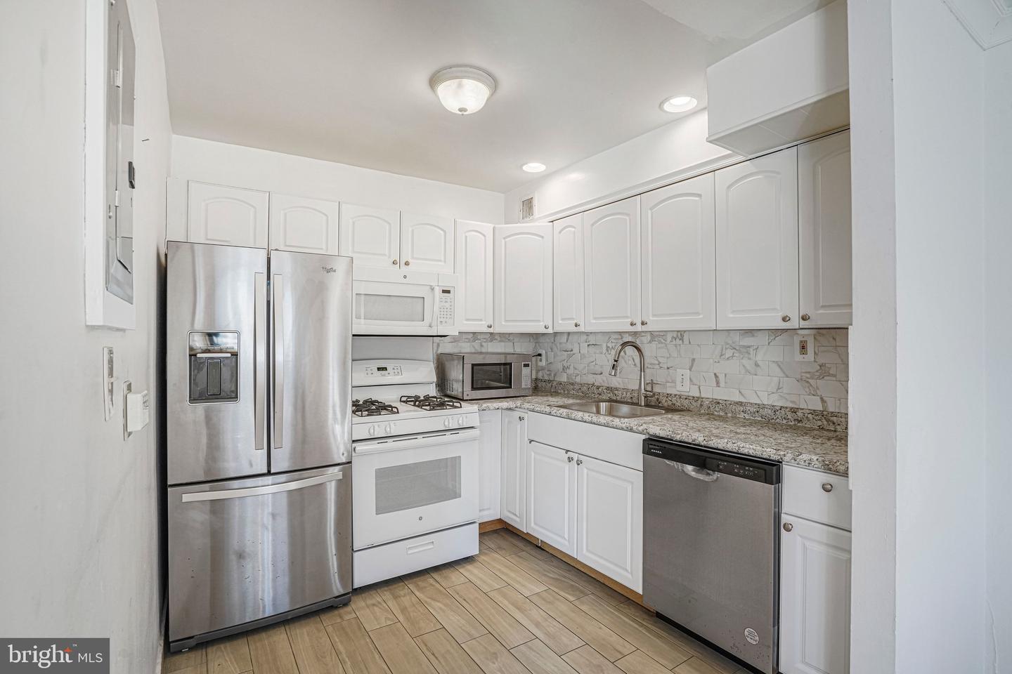 95 E Wayne Ave #209 Property Photo 8
