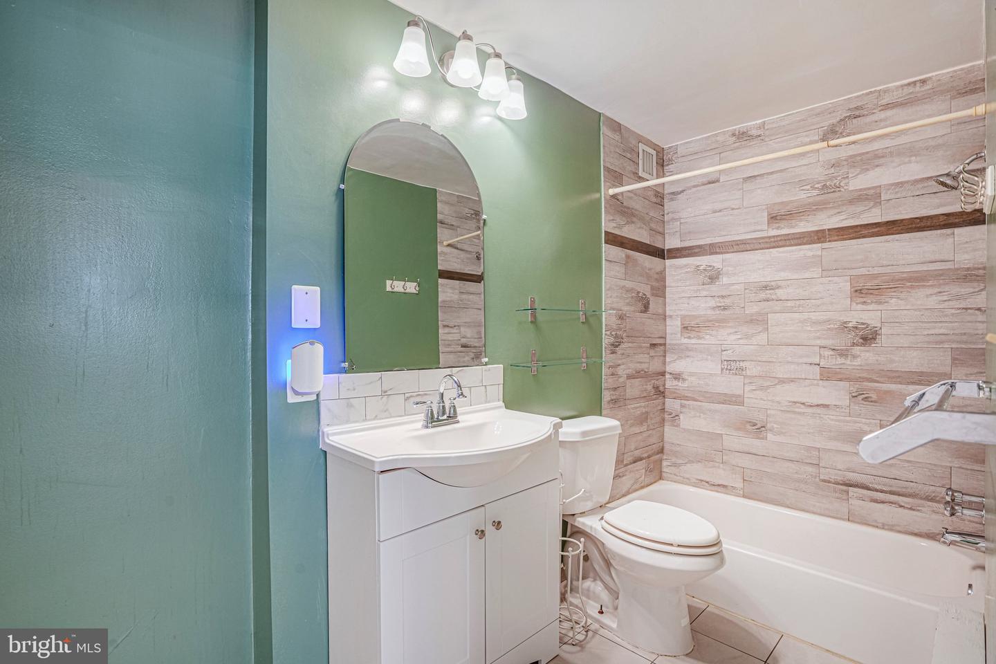 95 E Wayne Ave #209 Property Photo 14