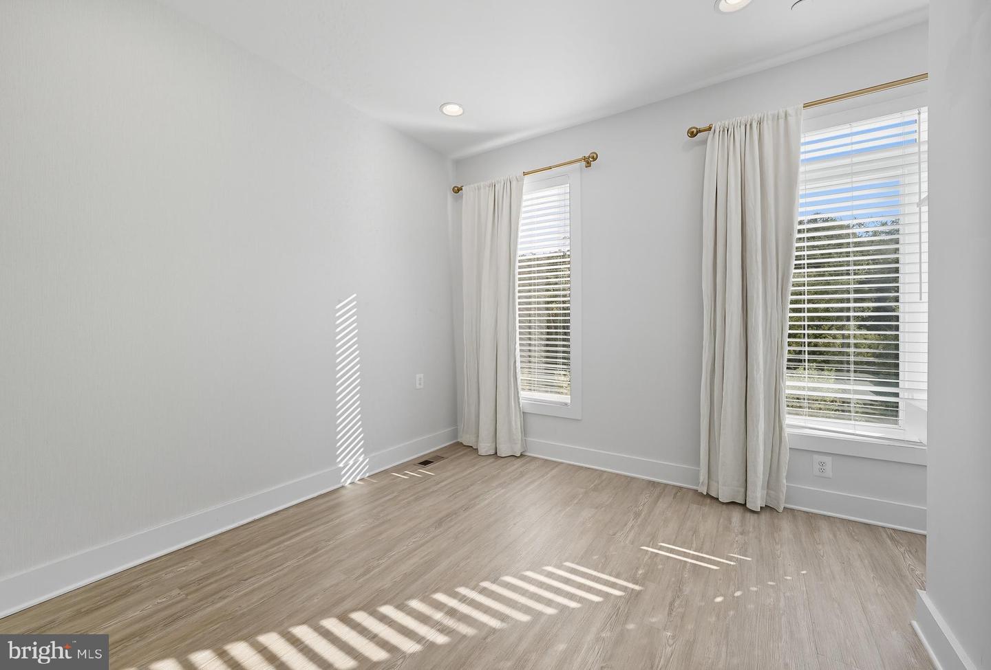 8215 River Rd Property Photo 15