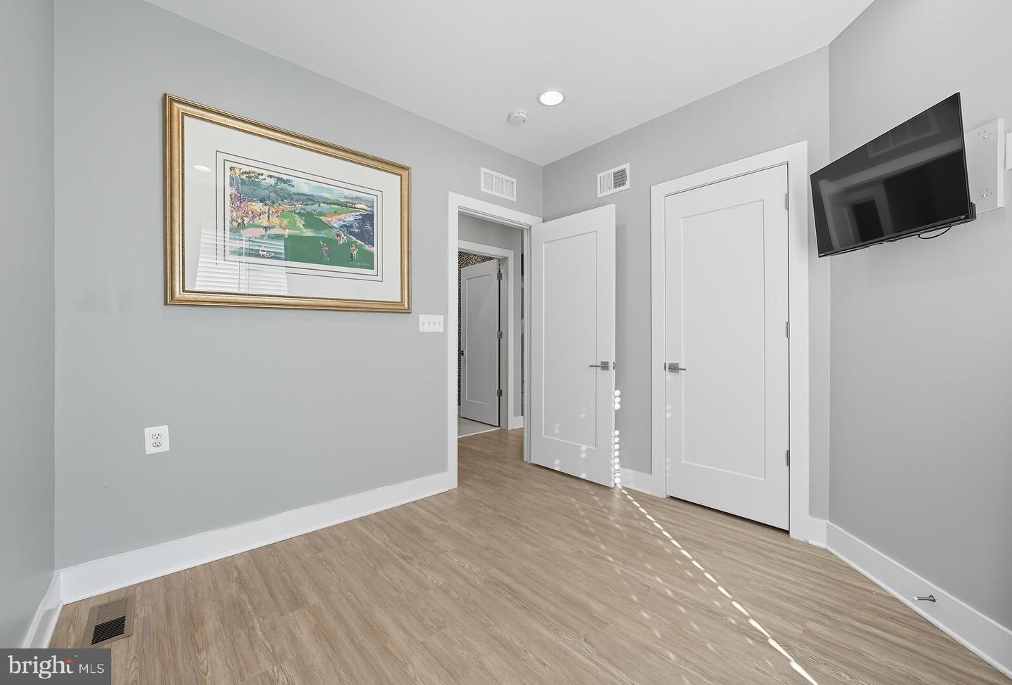 8215 River Rd Property Photo 16