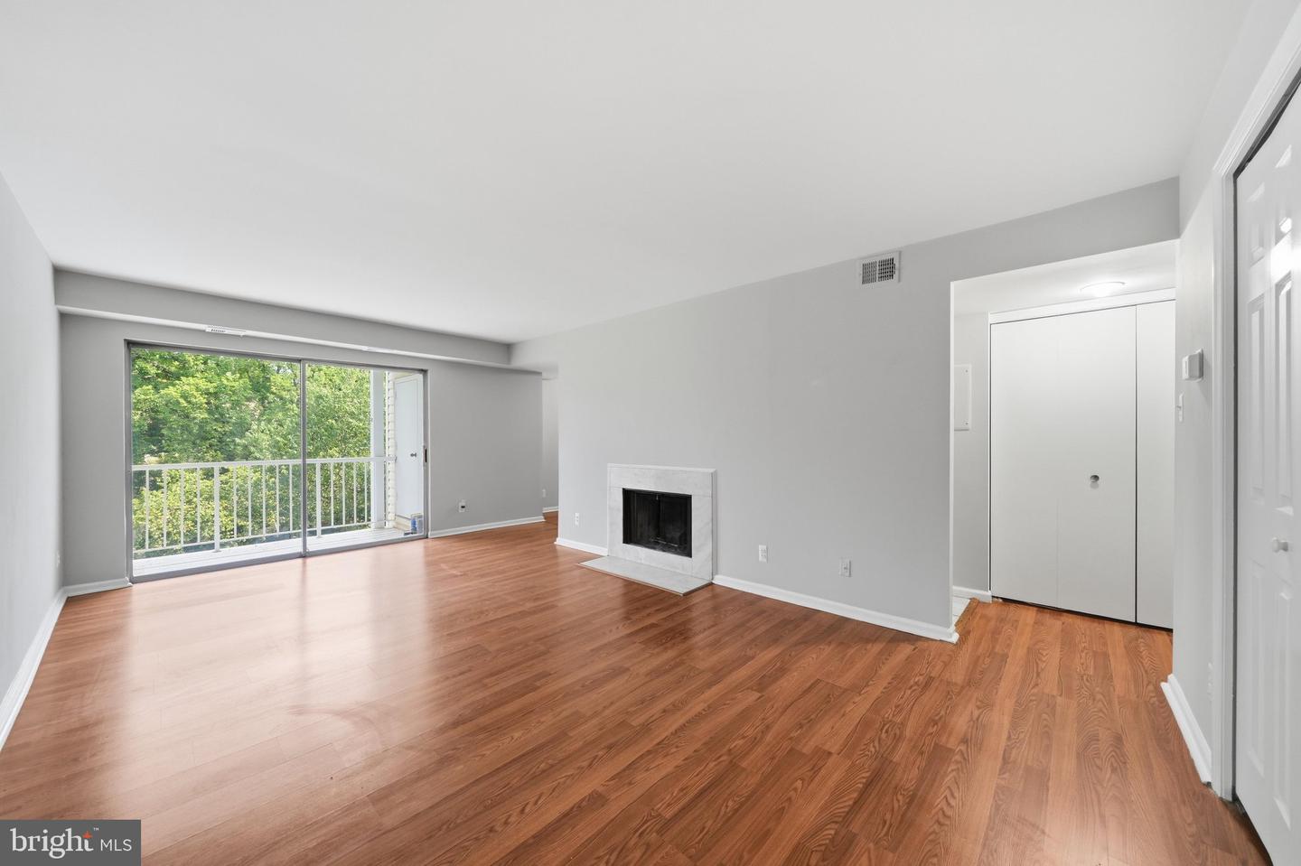 20307 Beaconfield Ter #102 Property Photo 11