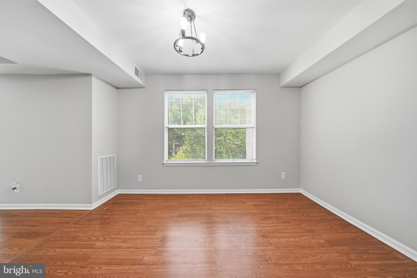 20307 Beaconfield Ter #102 Property Photo 15