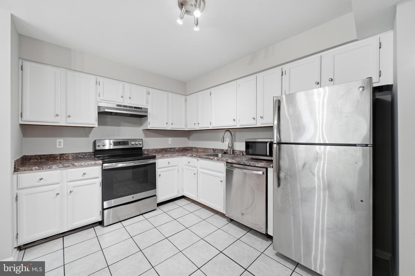 20307 Beaconfield Ter #102 Property Photo 16