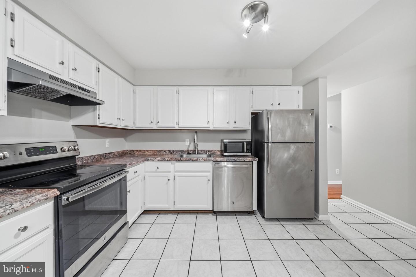 20307 Beaconfield Ter #102 Property Photo 18