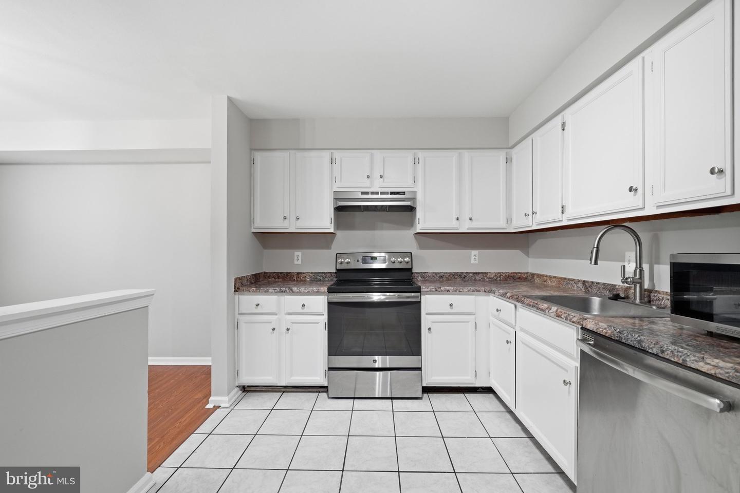 20307 Beaconfield Ter #102 Property Photo 20