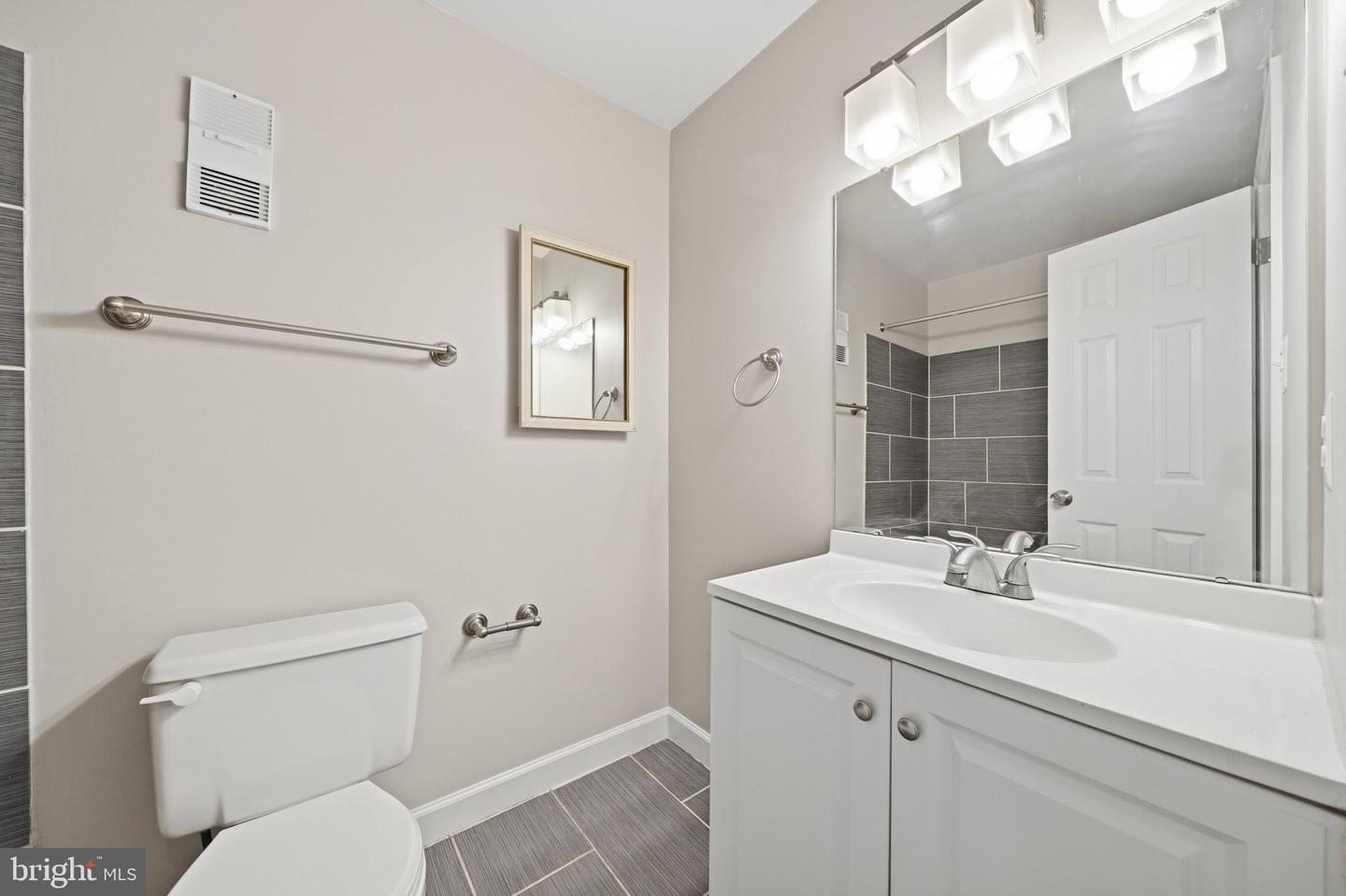 20307 Beaconfield Ter #102 Property Photo 24