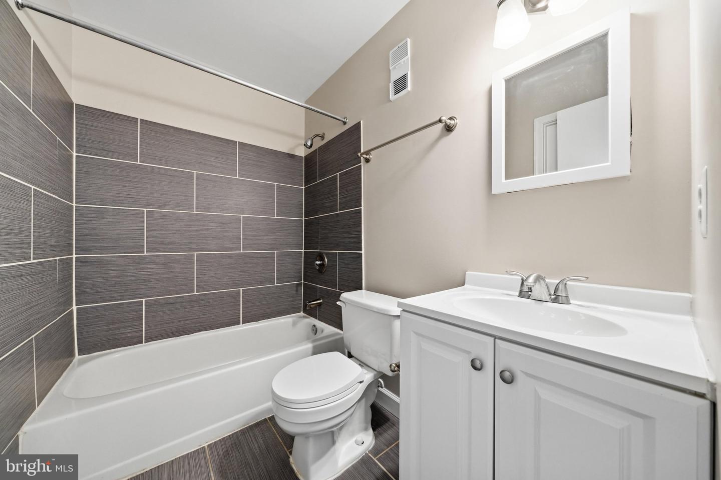 20307 Beaconfield Ter #102 Property Photo 29
