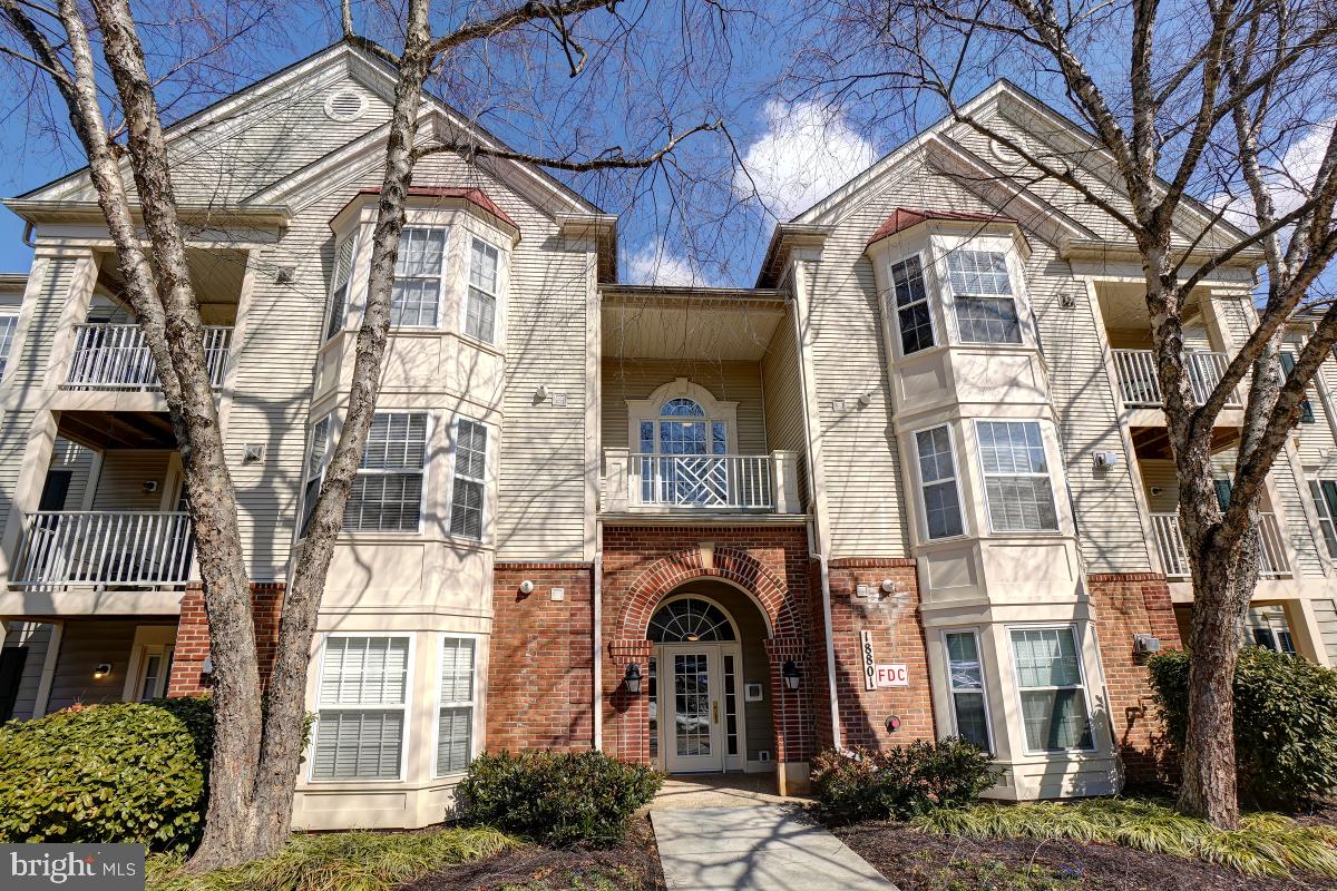 18801 SPARKLING WATER DR #8/T-2 Property Photo 1