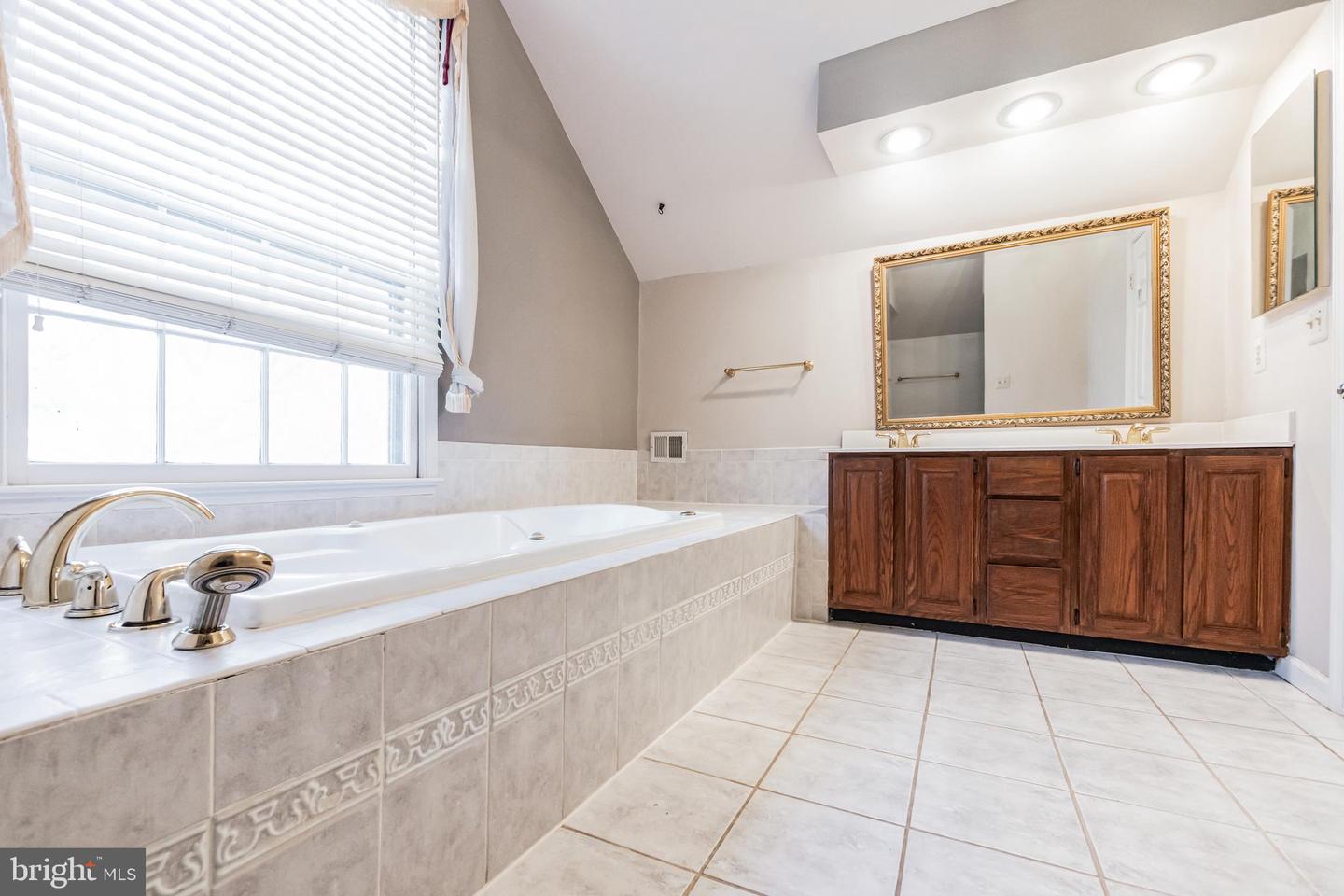 14524 Pebblewood Dr Property Photo 18