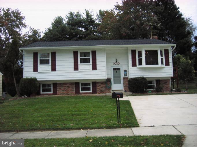 1010 Julian Pl Property Photo 1