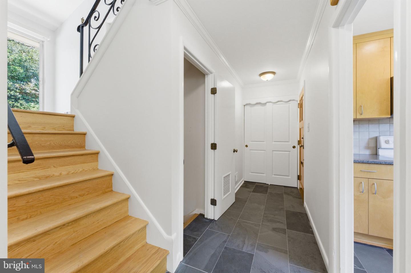 11408 Gilsan St Property Photo 4