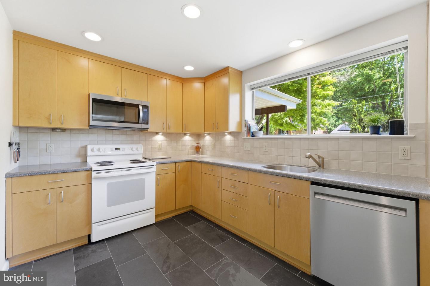 11408 Gilsan St Property Photo 9
