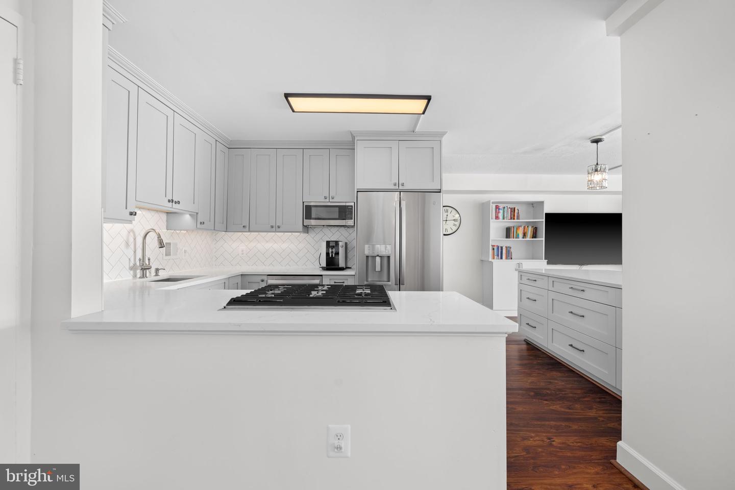 4515 Willard Ave #509s Property Photo 15