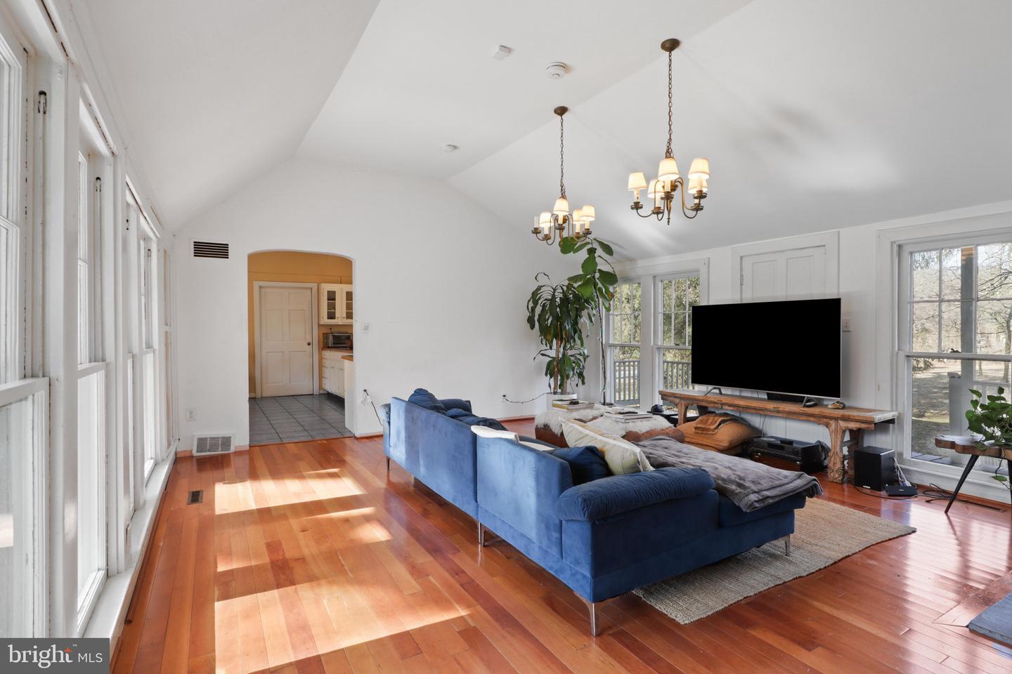 206 Grove Ave Property Photo 13