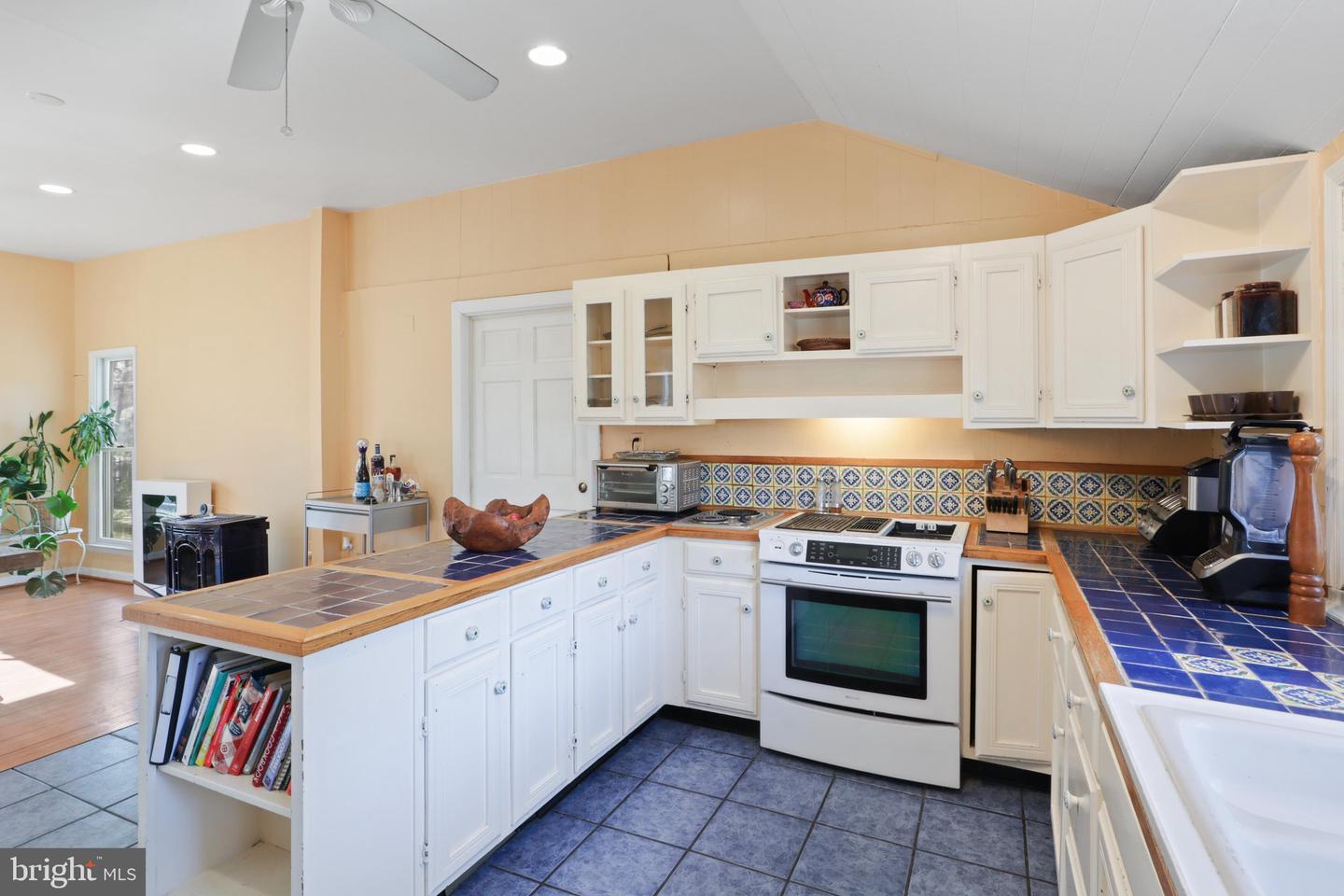 206 Grove Ave Property Photo 21
