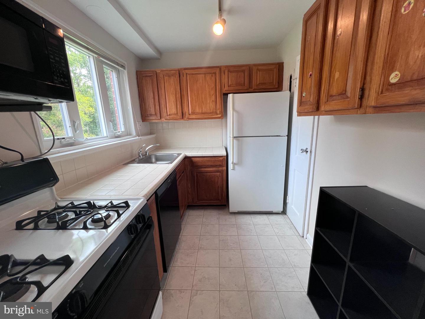 10413 Montrose Ave #m-201 Property Photo 13