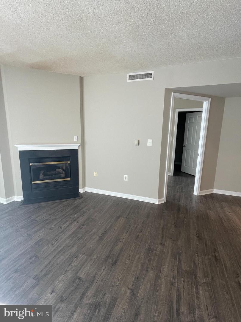 11710 Old Georgetown Rd #802 Property Photo 5