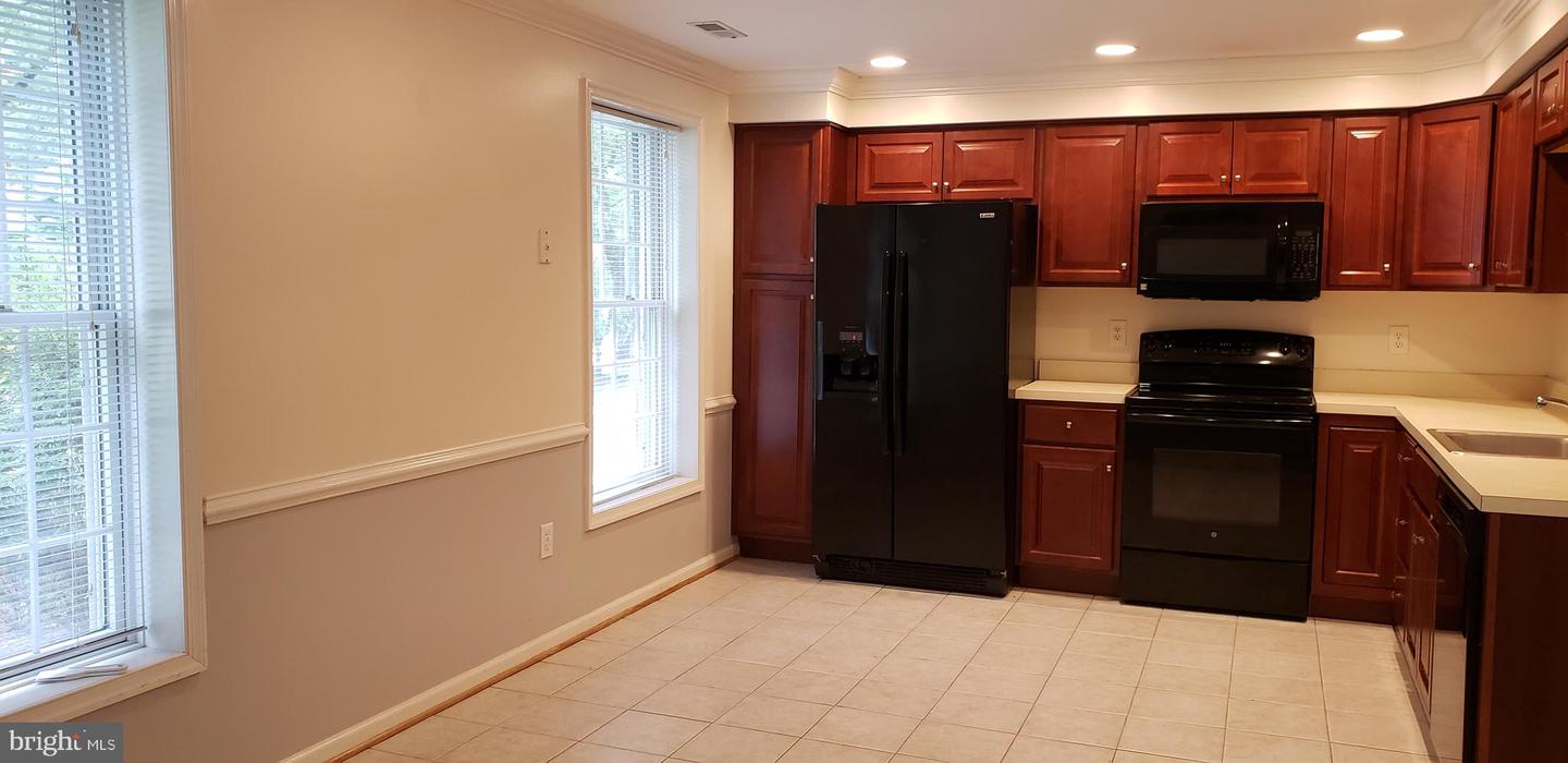 10316 Royal Rd Property Photo 6