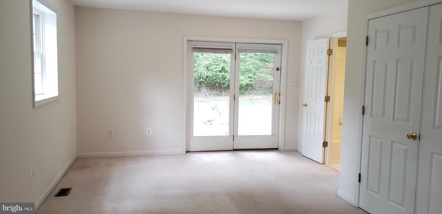 10316 Royal Rd Property Photo 12
