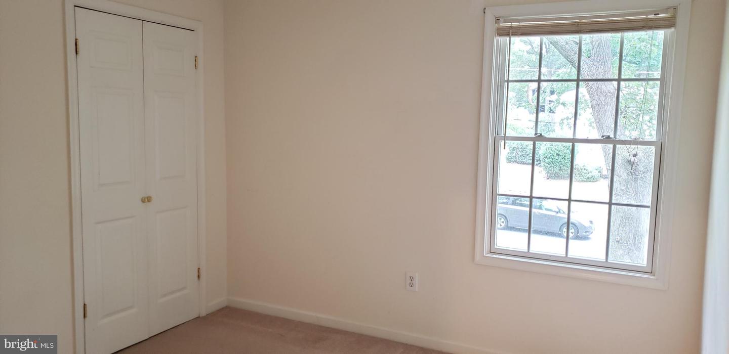 10316 Royal Rd Property Photo 13