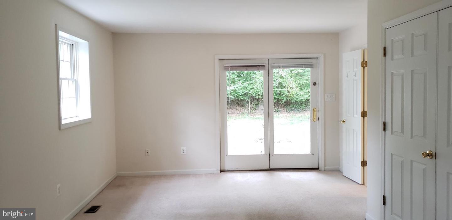 10316 Royal Rd Property Photo 15