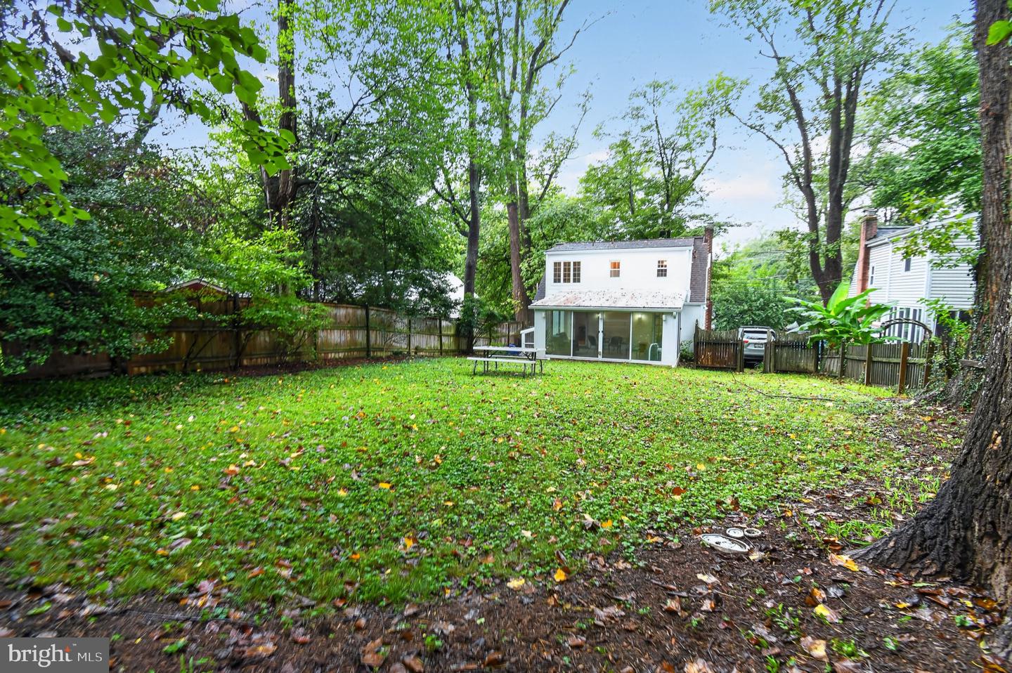 9807 Gardiner Ave Property Photo 4