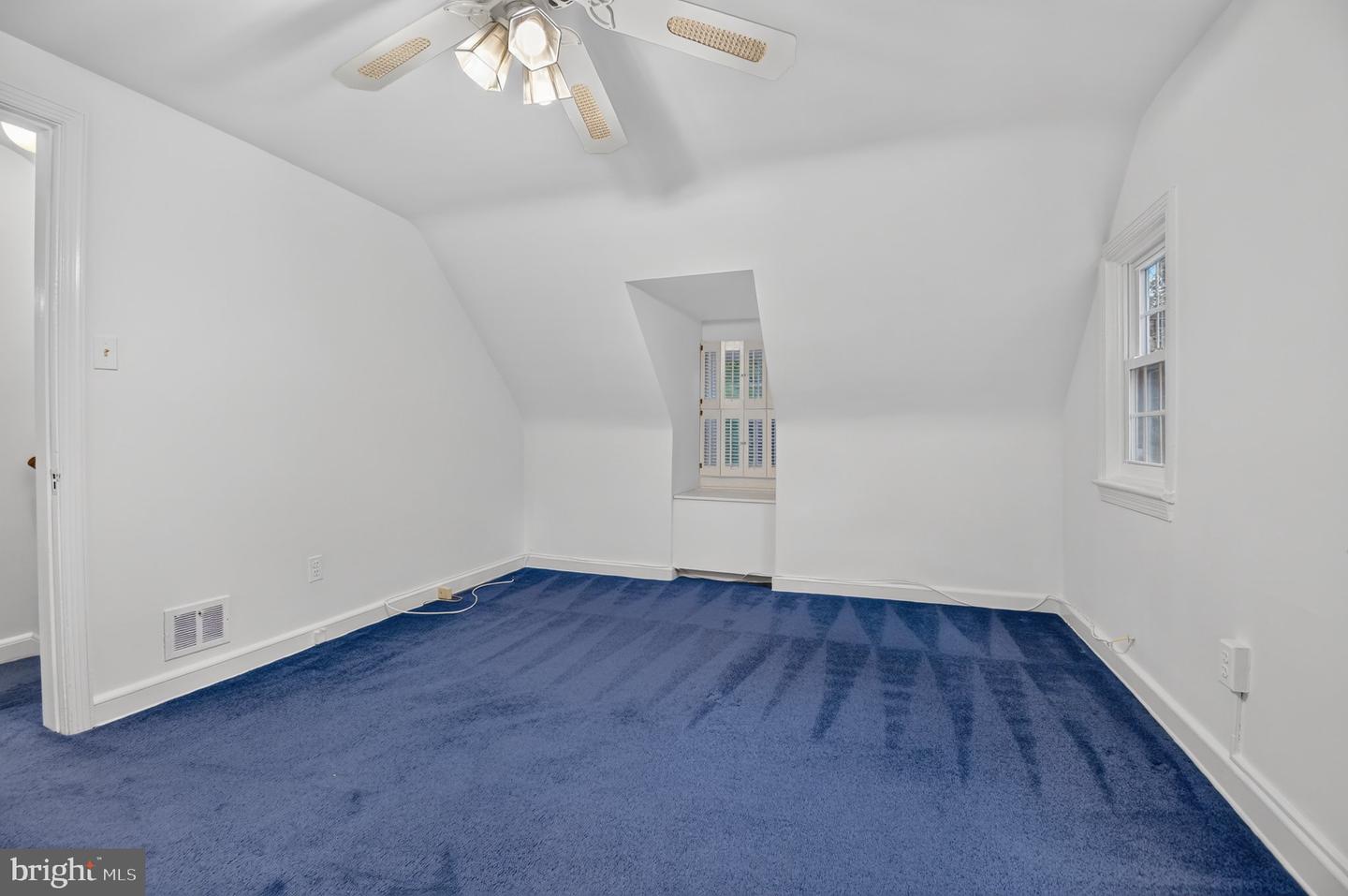 9807 Gardiner Ave Property Photo 18