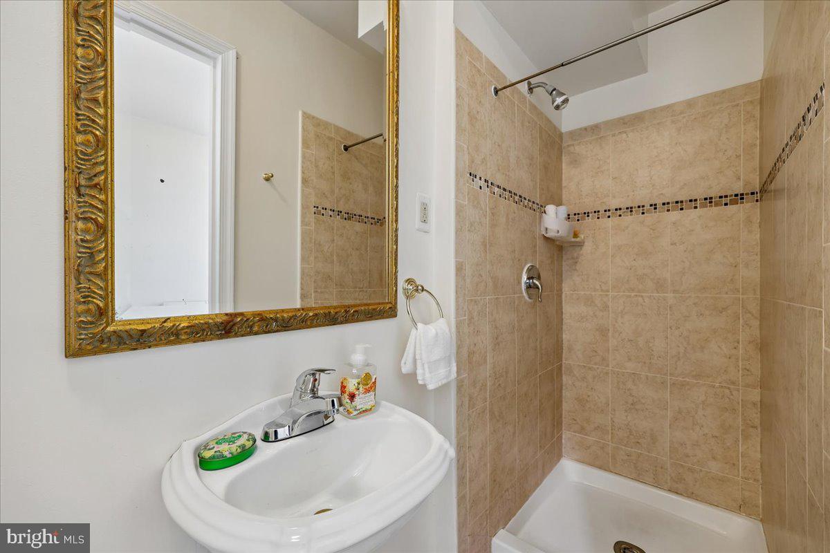 5805 Roosevelt St Property Photo 19