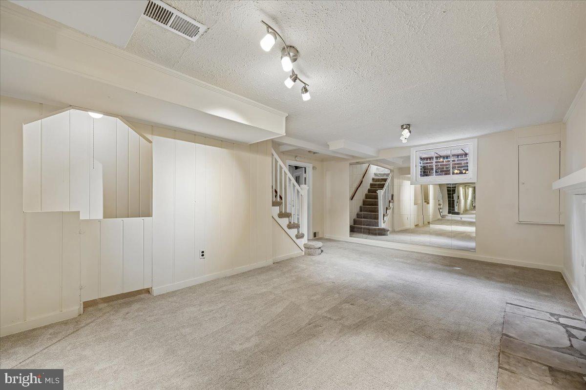 5805 Roosevelt St Property Photo 35