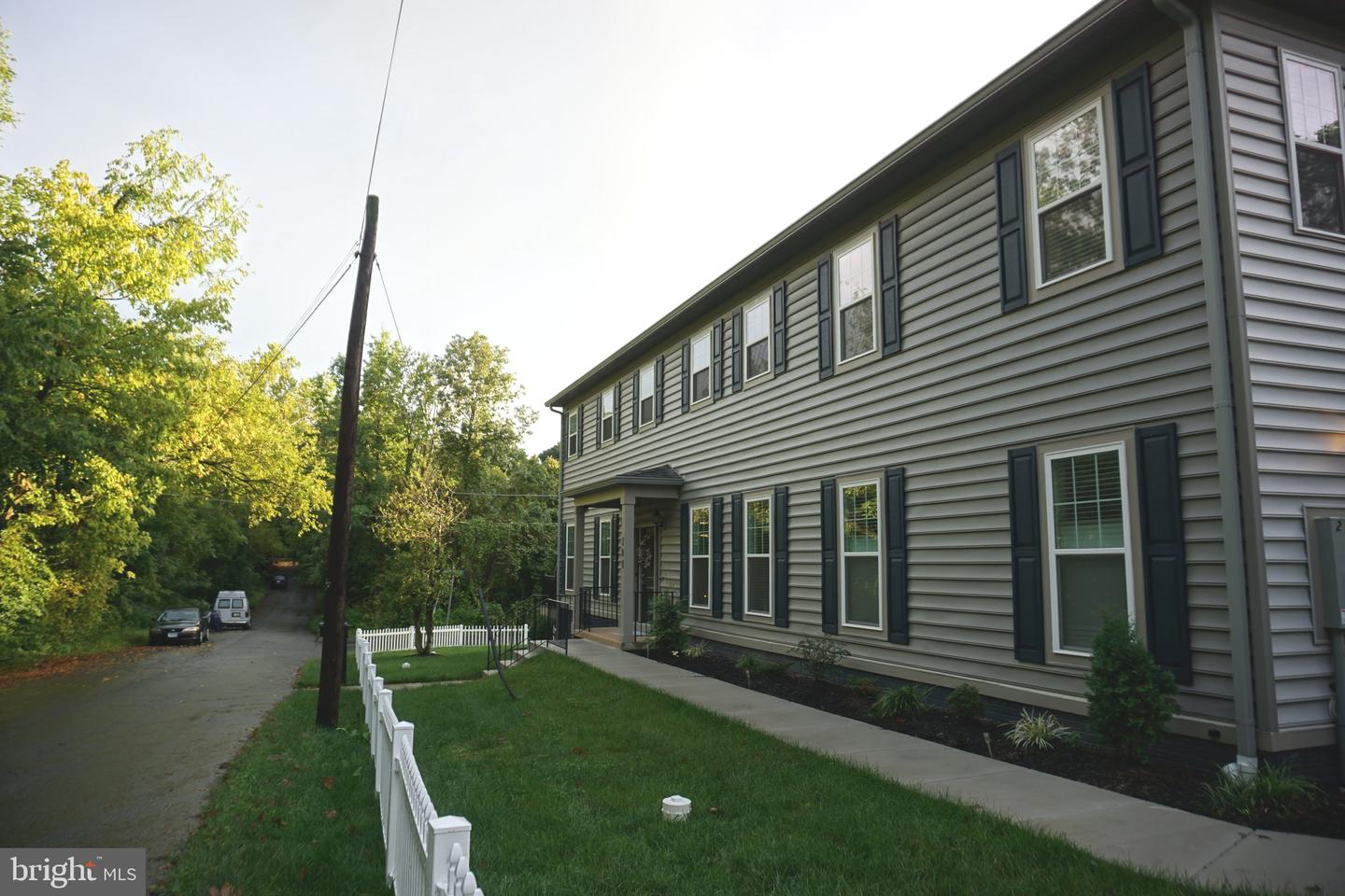 208 Bryan Ave Property Photo 5