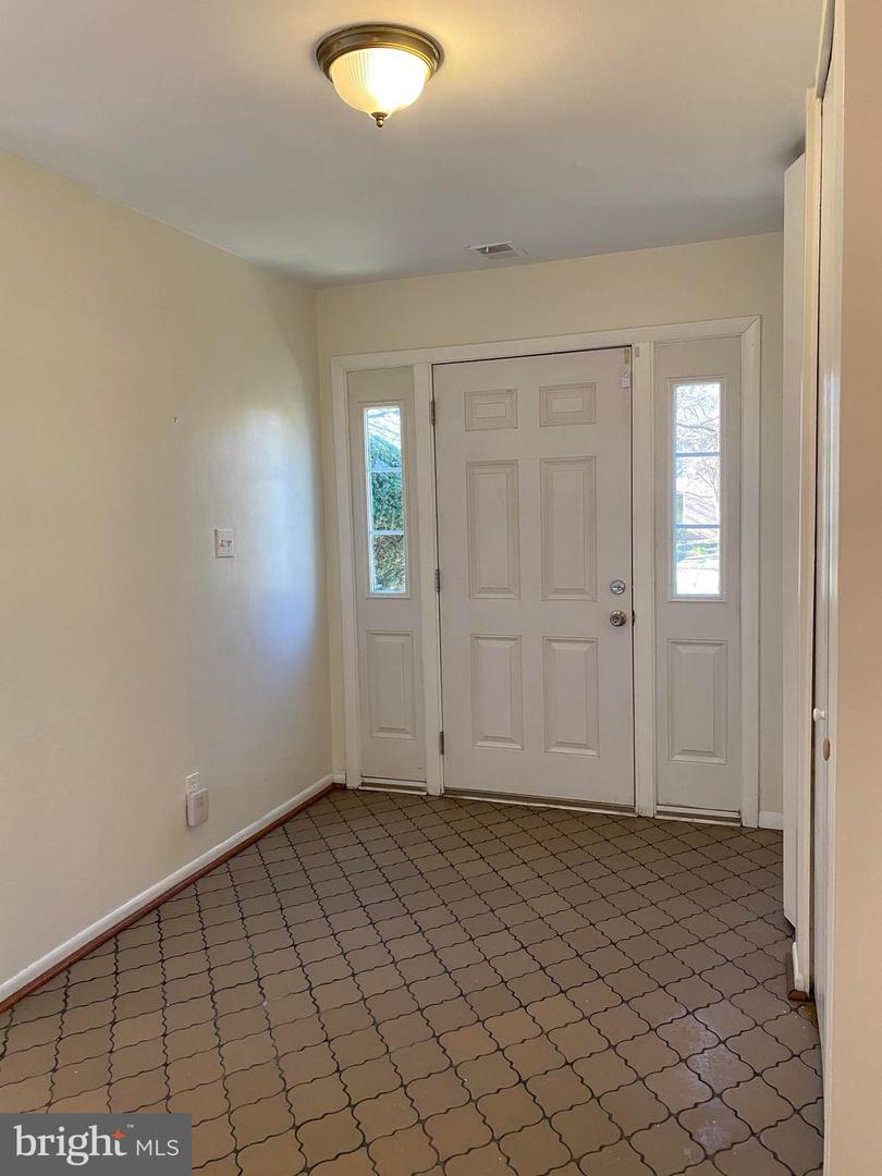 12909 Chathlake Ln Property Photo 2
