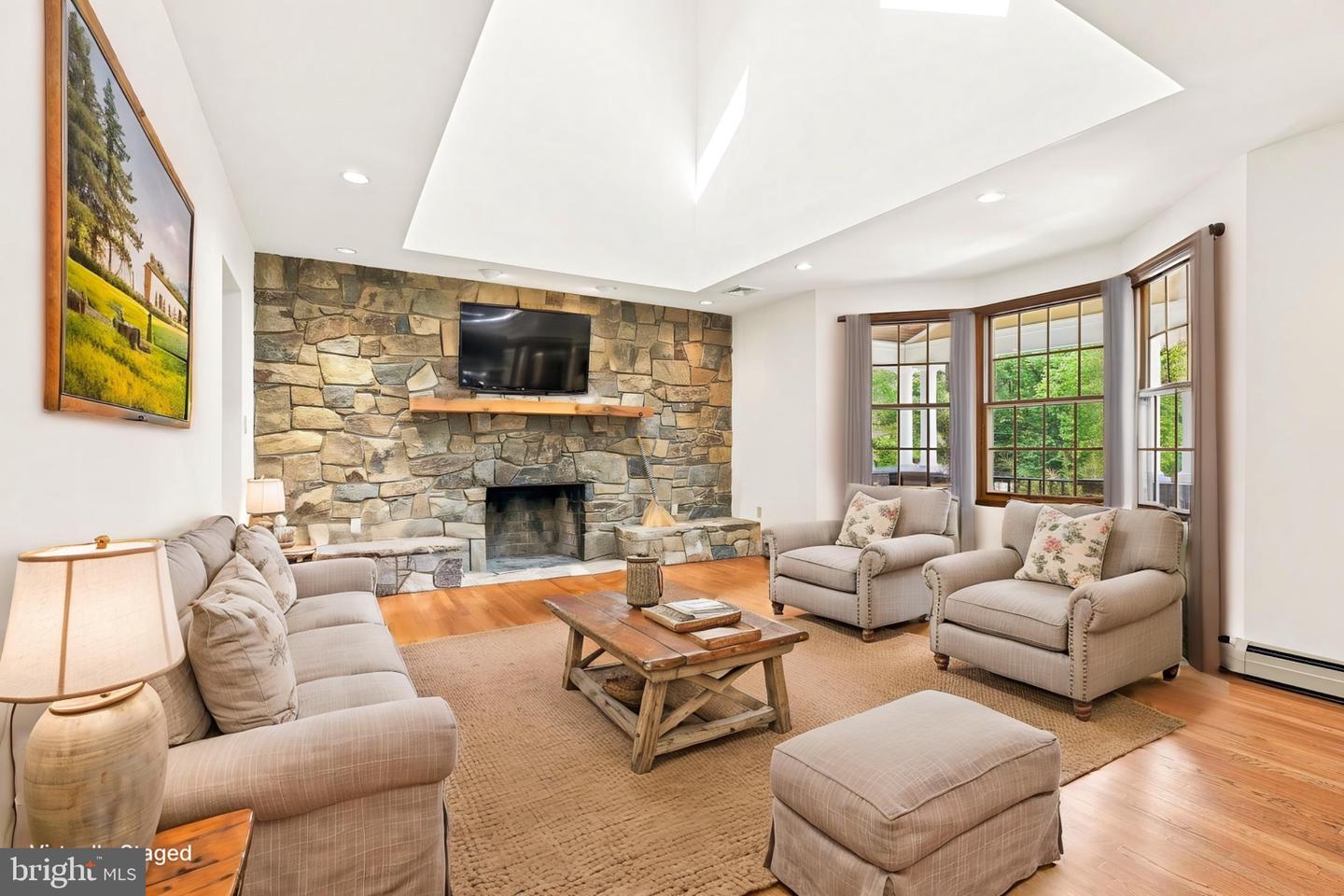 318 Duxbury Rd Property Photo 4