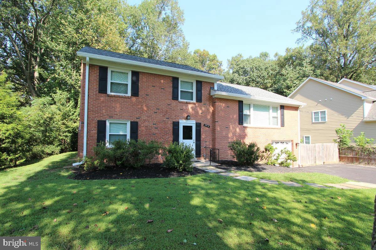 6915 Wilson Ln Property Photo 2