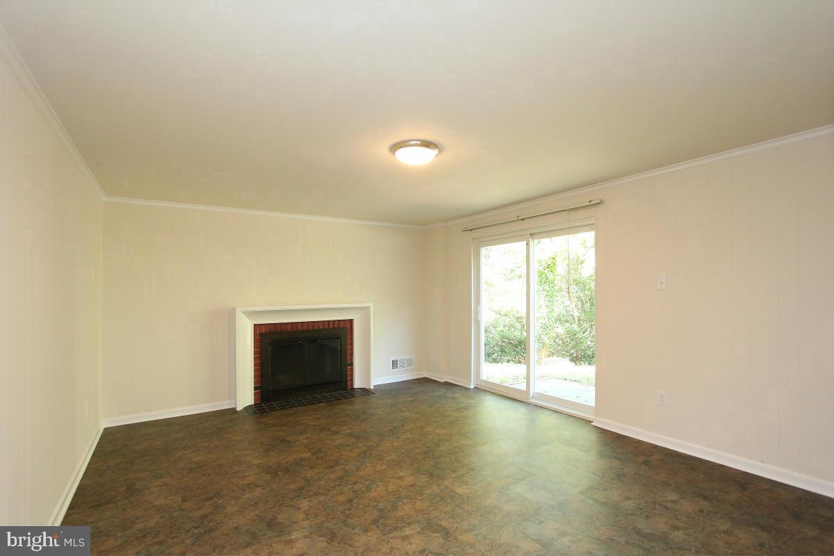 6915 Wilson Ln Property Photo 3