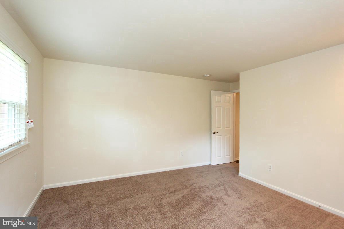 6915 Wilson Ln Property Photo 4